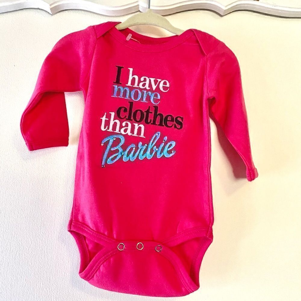 💕 Onesie sz 3-6 months, “SassyBritchz” design, Hot Pink. New with tag.